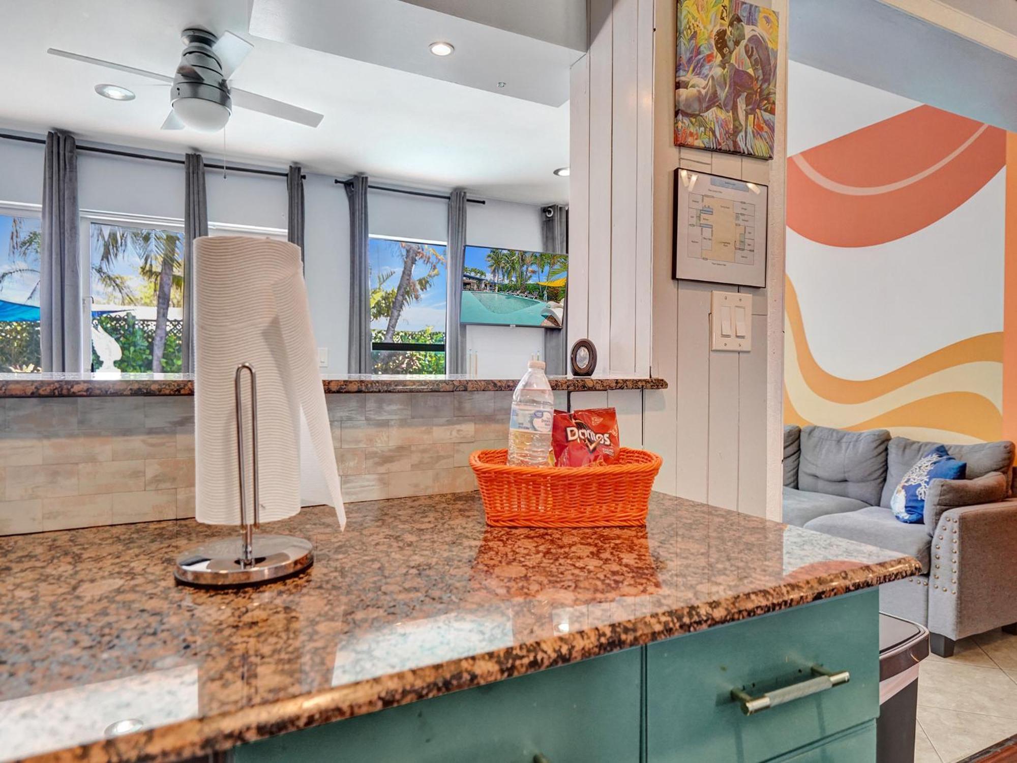 Large Gay Men'S 1 Bedroom W Gameroom Heated Pool Clothing Optional オークランド・パーク エクステリア 写真